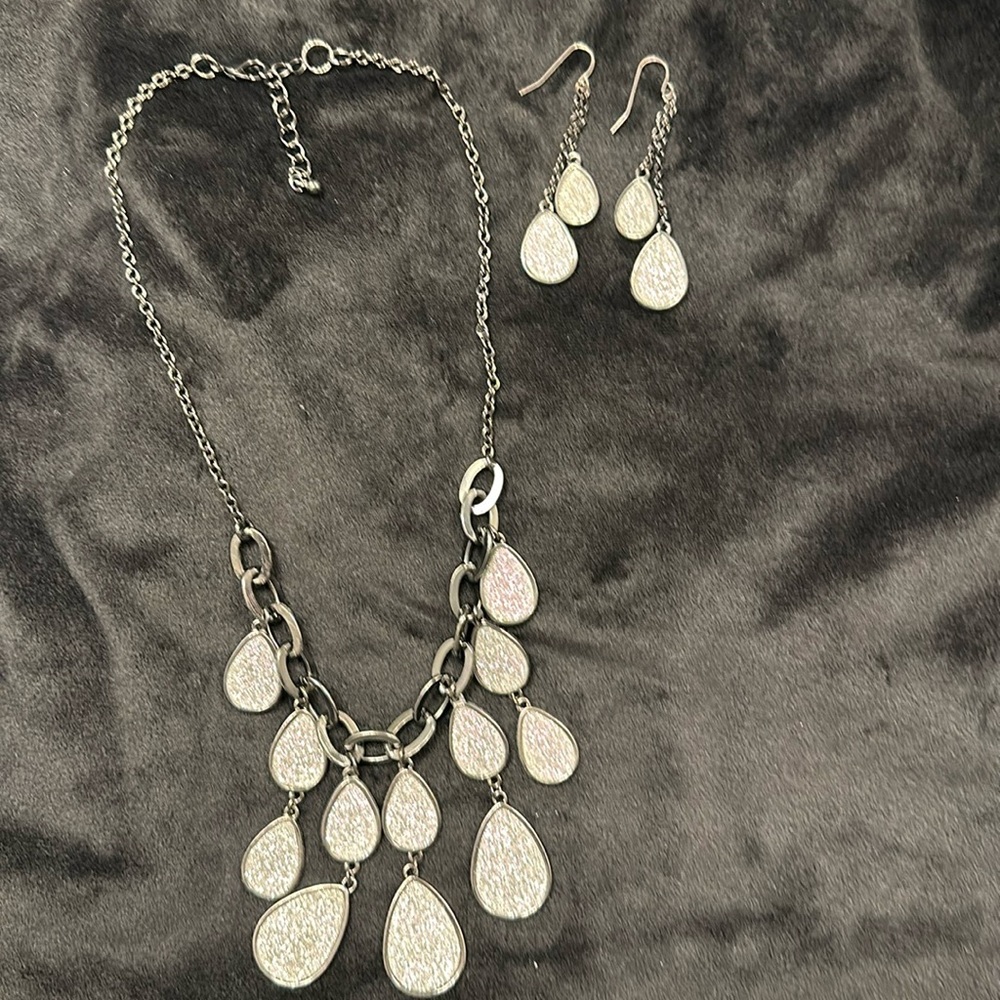 Vera Wang jewelry matching set